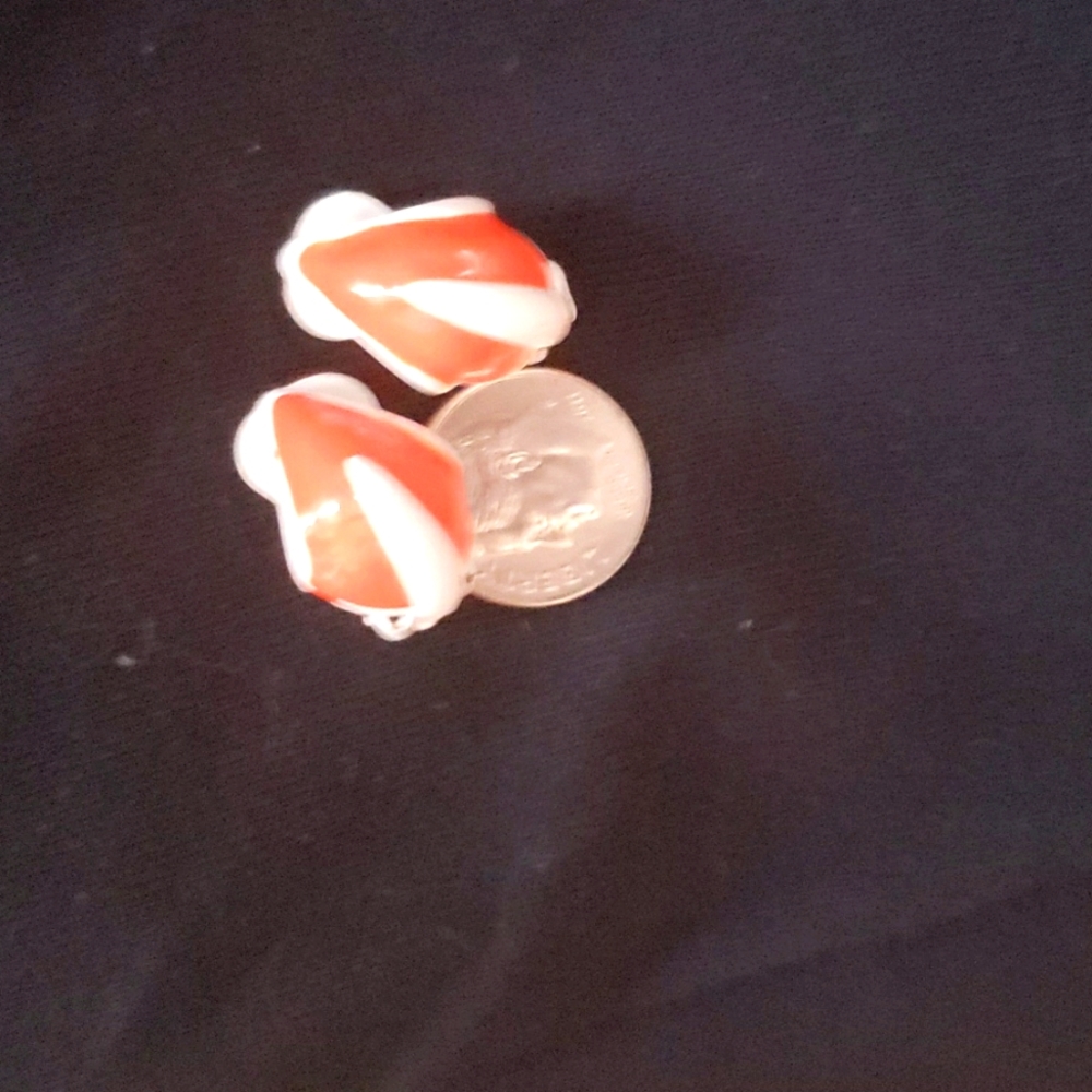 Vintage 60s - 70s clip on earnings Metal